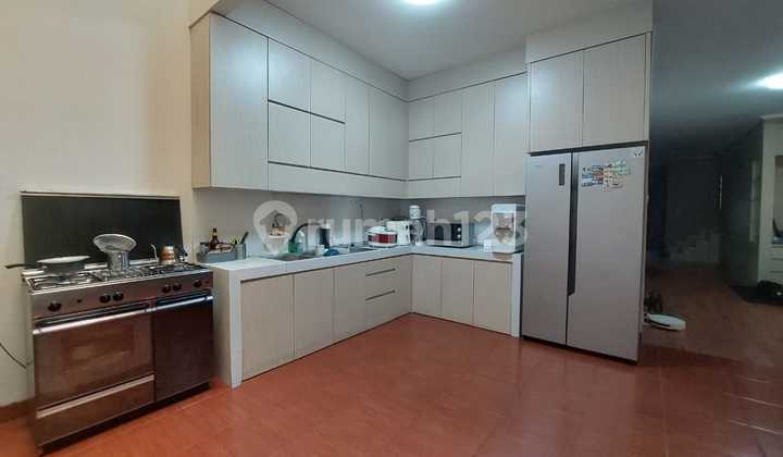 Rumah Cantik di Metro Permata , Luas 132 M2, 5 Kt, SHM 1