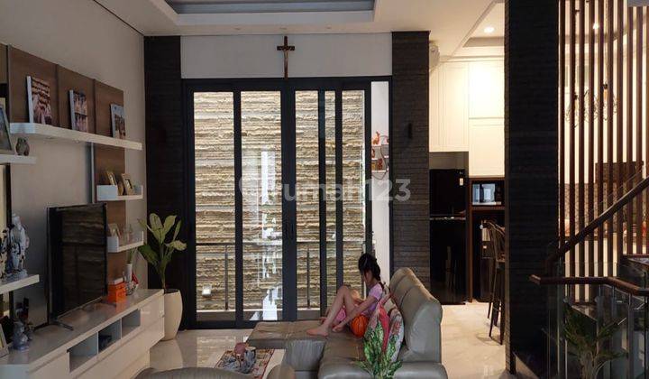 Rumah Cantik Permata Buana Luas 160 Dgn 3 Lantai Semi Furnished.  (Brin) 2