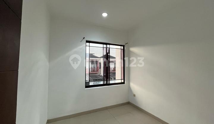 Harga Gak Ada Lawan ! Rumah Di Green Lake City Cluster Asia, Luas 96 M2, Shm 2