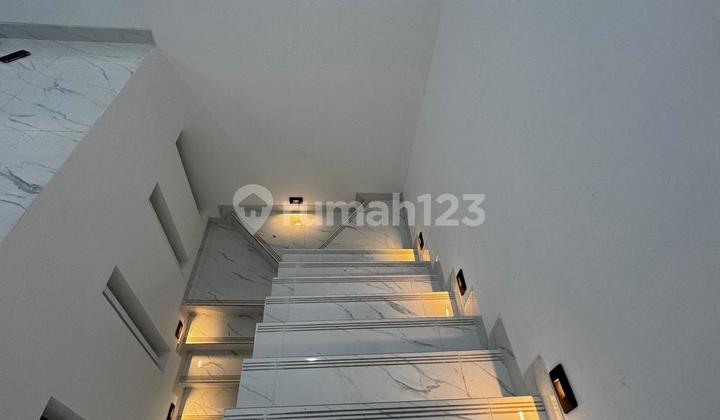 Brand New Metland Puri, Area 111 m², 5 Bedrooms, Freehold Certificate