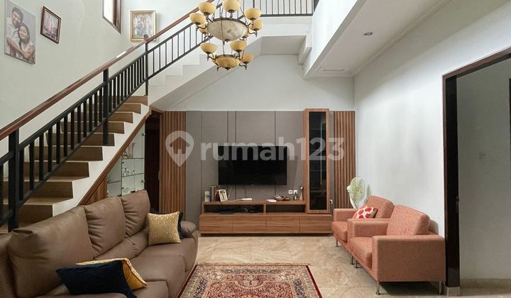 Dijual Rumah Di Kencana Loka Bsd, Luas 200, 6 Kt , Timur, Semi Furnish