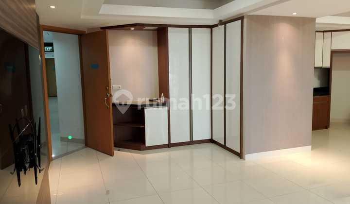 For Sale Apartment The Mansion Kemayoran Jakut, Area 146 M2, 4 Bedrooms, Semi-Furnished