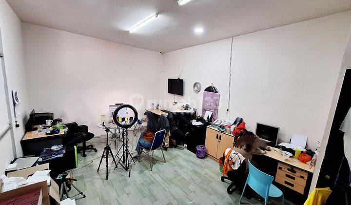 Siap Pakai.  Gudang Era Prima Daan Mogot. Luas 288. Ada Kantor. Kitchen. Studio Room. Mess Karyawan. Row Jalan Besar 2