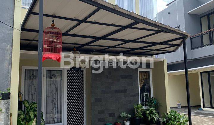 RUMAH CANTIK HOOK 2,5 LANTAI PLUS ROOFTOP 1