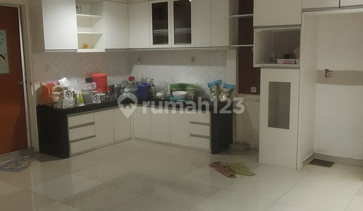 House above MOI Kelapa Gading North Jakarta 3 Floors 8x19 mtr Certificate Furnished House above MOI Kelapa Gading North Jakarta 3 Floors 8x19 mtr Certificate Furnished