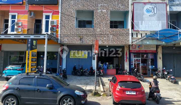 Two-door shop house plus warehouse on Sutomo Street (next to Marapalam gas station). Two-door shop house plus warehouse on Sutomo Street (next to Marapalam gas station).