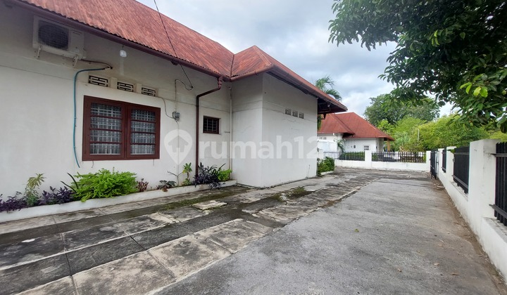 Rumah Besar Posisi Hook daerah Komersil Pusat Kota di Jl.Tan Malaka No.8 2
