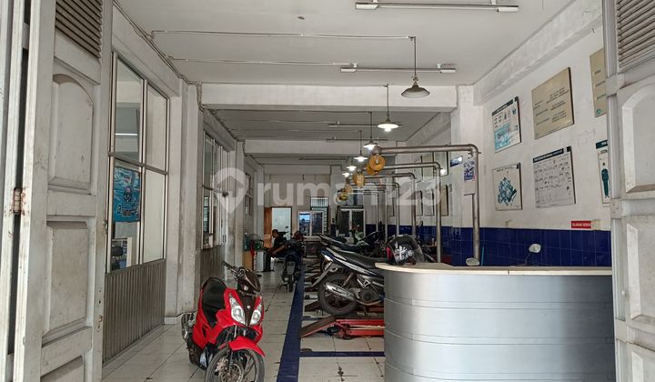 3-Story 3-Door Strategic Shop House on Jl. S. Parman, North Padang – Suitable for Business, Boarding House, or Residence 2