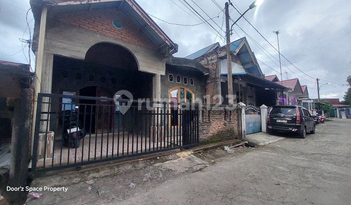 2-Story House Near Belimbing State Elementary School