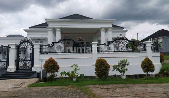 Rumah American Classic Baru di Komplek Dangau Teduh