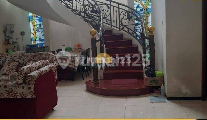 Rumah 2 Lantai Bagus di Gajah Raya, Semi Furnished SHM Semarang 2