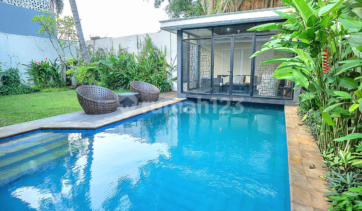 Rumah Elegant Furnished Di Area Kemang Dalam Jaksel