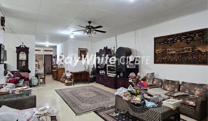 Bangunan Lama Lingkunan Sejuk Dan Aman Di Cipete 
 2