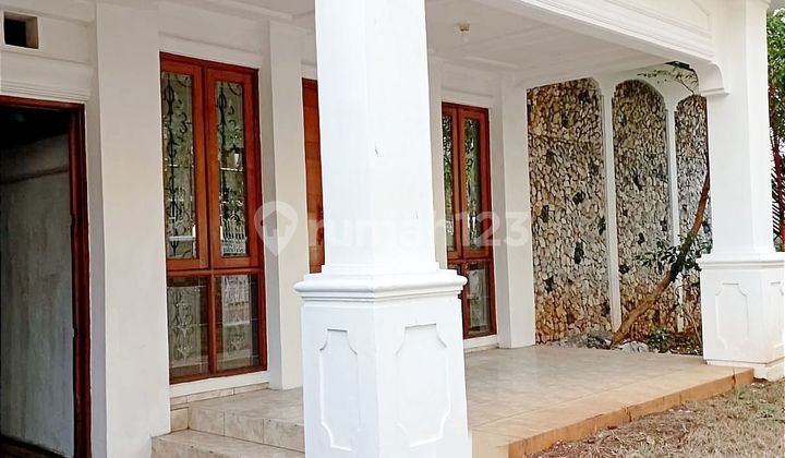 [17/10/2022 16.37] Rahmat Rumah Gedung Hijau II No 34: House on Jalan Gedung Hijau Pondok Indah  
Certificate: SHM (Freehold Title)  
Land Area: 250 m²  
Building Area: 328 m²  
Bedrooms: 5  
Bathrooms: 5  
Maid's Room: 1  
Floors: 2  
Garage: Basement (2 Cars)  
[17/10/2022 1 2