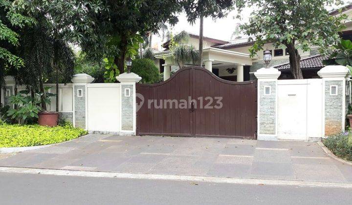 Dijual rmh siap huni 2 lantai .Ada kolam renang. Letak strategis  di Kebayoran Baru jakarta Selatan 1