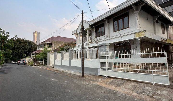 Jarang Ada RUMAH HITUNG TANAH BENTUK KOTAK
AREA PREMIUM SCBD, AKSES JALAN LEBAR 2