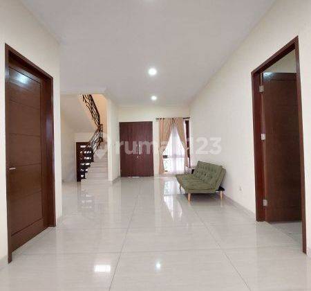 HOT PROPERTY MURAH CIPETE
DALAM TOWNHOUSE
MODERN TROPICAL DESIGN
SEMI FURNISHED 2