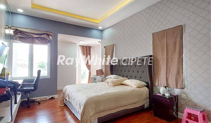 Apartemen Essence Penthouse Loft 1