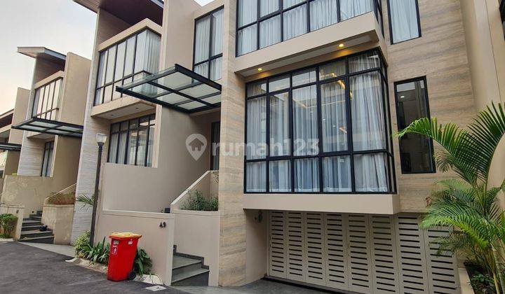 Rumah Bagus Design Modern di Cilandak.
Dalam townhouse. 1