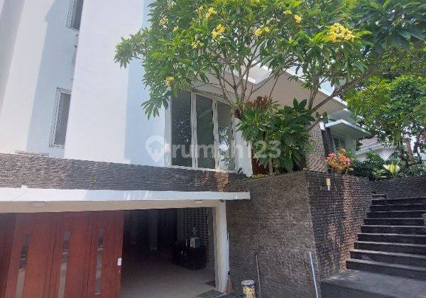 Rumah di Kawasan Elite di Kencana Indah Pondok Indah Jakarta Selatan

 2