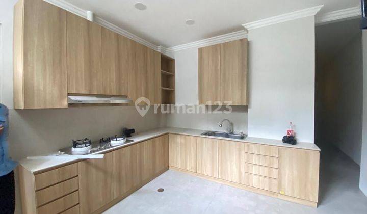 Rumah Klasik Modern di Kebayoran Lama dekat Pondok Indah Jakarta Selatan

 2