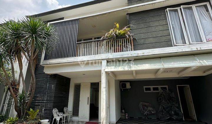 Rumah Minimalist Modern 2 Lantai dalam Townhouse di Lebak Bulus Cilandak

 2