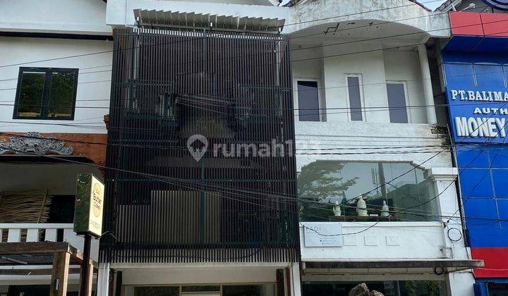 3-storey shophouse in a dense commercial area in Kuta Bali

 1