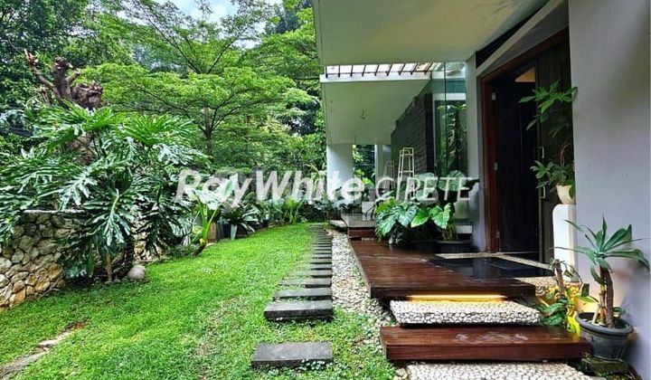 Price Drop! Affordable Modern Dream House 2.5 Floors Facing Large Garden in West Cilandak Area, South Jakarta