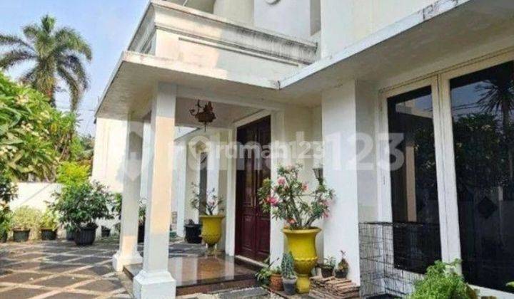 
Rumah siap huni dekat Jalan Wolter Mongonsidi Kebayoran Baru Jakarta Selatan
 2