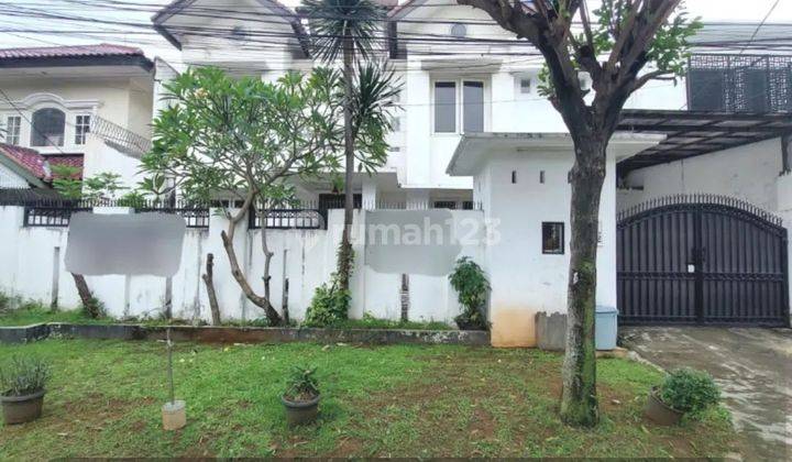 
Rumah siap huni dekat Jalan Wolter Mongonsidi Kebayoran Baru Jakarta Selatan
 1