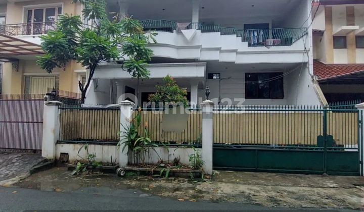 Rumah 10 meter ke Jalan Wolter mongonsidi raya kebayoran baru cocok rumah tinggal dan tempat usaha Jakarta Selatan