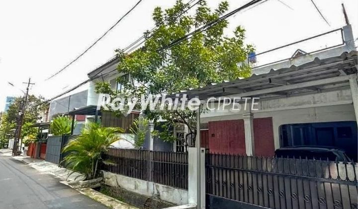 Old House in Cipete Complex, South Jakarta.
Location Near Cipete Raya 2