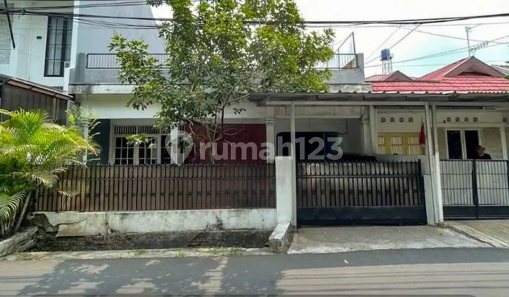 Rumah Lama Dalam Komplek Cipete Jakarta Selatan.
Lokasi Dekat Cipete Raya 