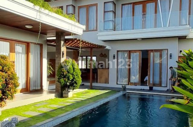 4 Bedrooms Villa Di Ungasan Dekat Pantai Melasti Bali