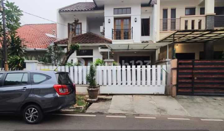 2-Story House in Pondok Indah Residential Area, South Jakarta. Strategic Location, Easy Access. Comfortable Neighborhood, 2-Car Road Access. Walking Distance to Pondok Indah Mall.