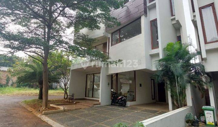 Rumah Impian 3 Lantai Dalam Town House Di Area Lebak Bulus Jakarta Selatan

 1