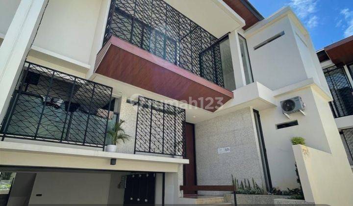 Brandnew House Kemang Jakarta Selatan.
total 5 Unit
sisa 2 Unit
 1