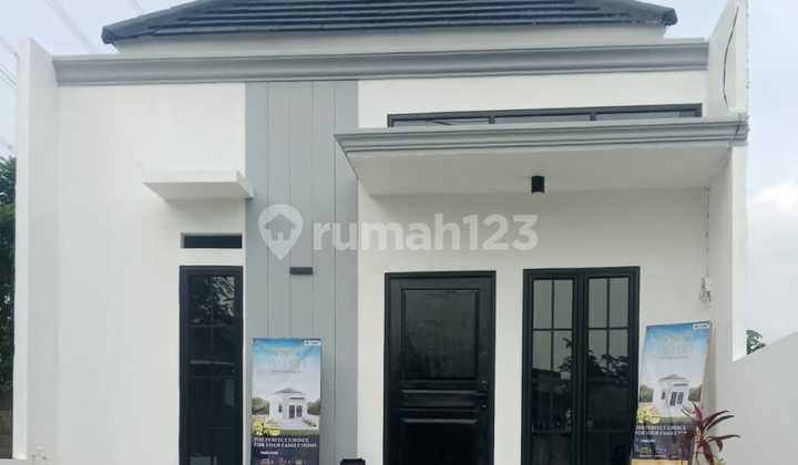 Cheapest Luxury Ready-to-Live House with Large Land 5 Minutes to KRL Station and Toll Road