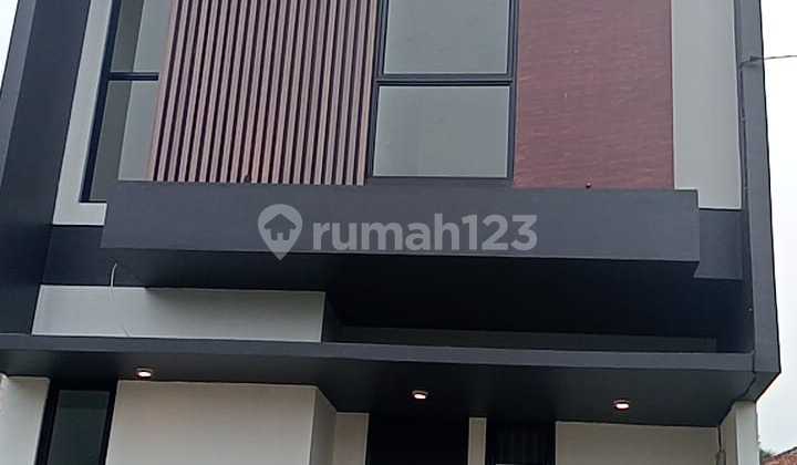 Rumah 2 Lantai Siaphuni Pinggir Jalan Akses Strategis Dekat Bintaro Rumah 2 Lantai Siaphuni Pinggir Jalan Akses Strategis Dekat Bintaro