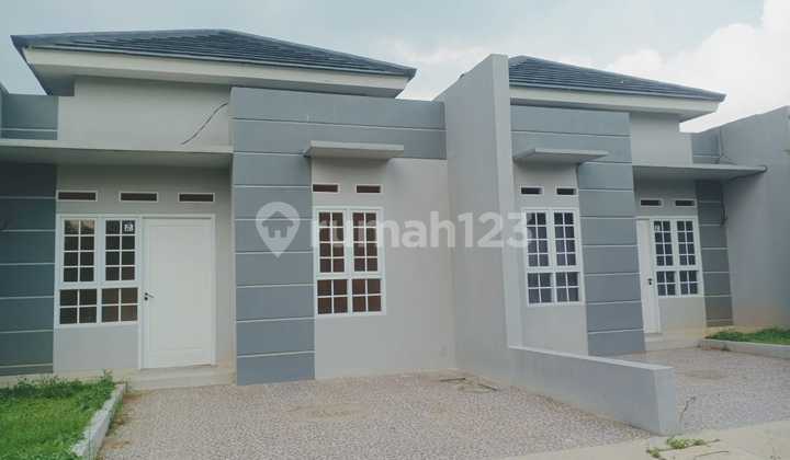 Ready-to-Occupy Viral House on a Spacious Plot, Prime Location Near BSD. 2
