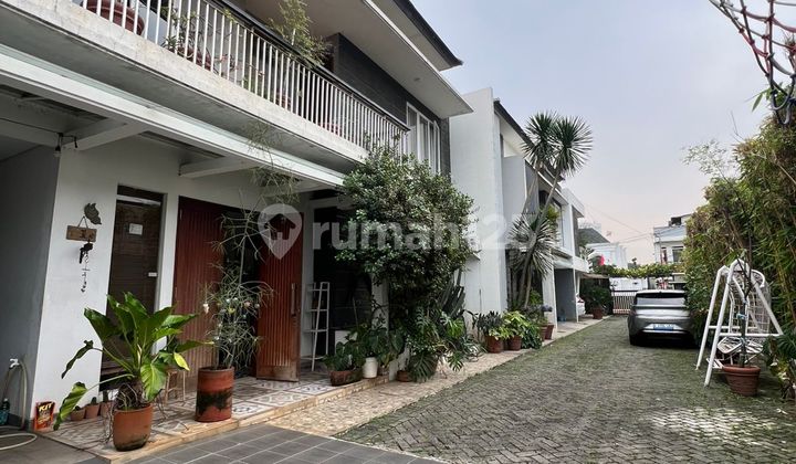 For Sale Town House, 4 Units Ready to Use in Lebak Bulus, South Jakarta.