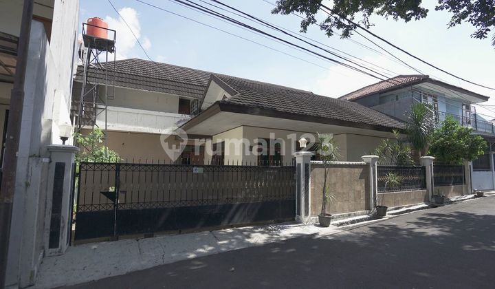 Dijual Rumah Ex Studio Depan Taman. Tebet Jakarta Selatan