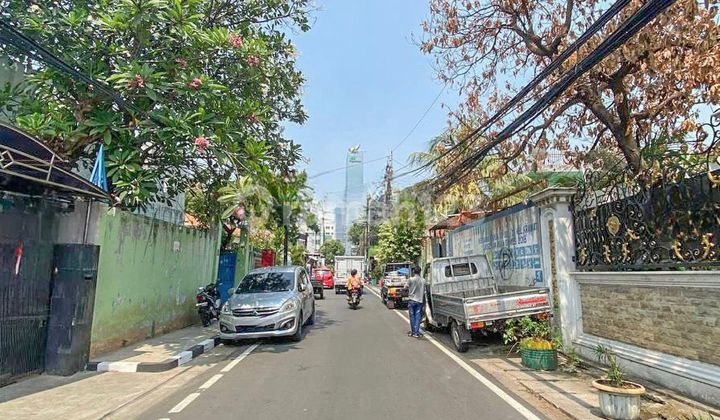 For Sale: Very Strategic, Affordable Luxury House in Central Jakarta 2