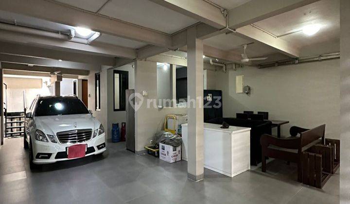 Di Jual Rumah Di Senopati, Area Tenang Dan Row Jalan Besar 2