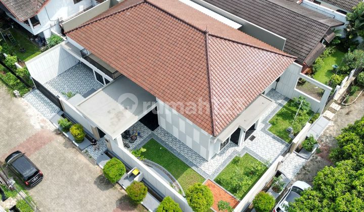 For Sale Tropical House Di Pejaten. Posisi Hook Asri Dan Nyaman