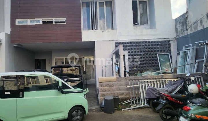 For Sale Town House di Veteran Jakarta Selatan
