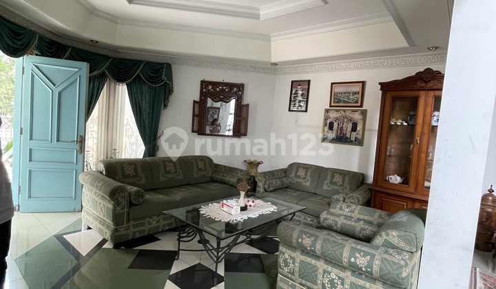 Rumah Mewah Hoek Sukahaji Setrasari, Bandung 3