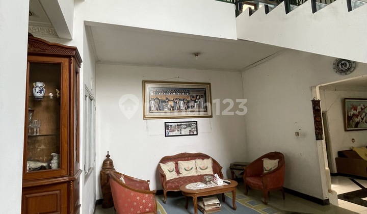 Rumah Mewah Hoek Sukahaji Setrasari, Bandung 4