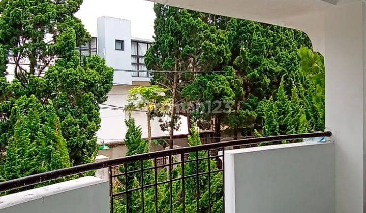 Rumah Mewah Hoek Sukahaji Setrasari, Bandung 9