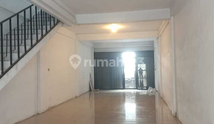 Shophouse Suitable for Warehouse and Strategically Located in Kalimalang, Bekasi